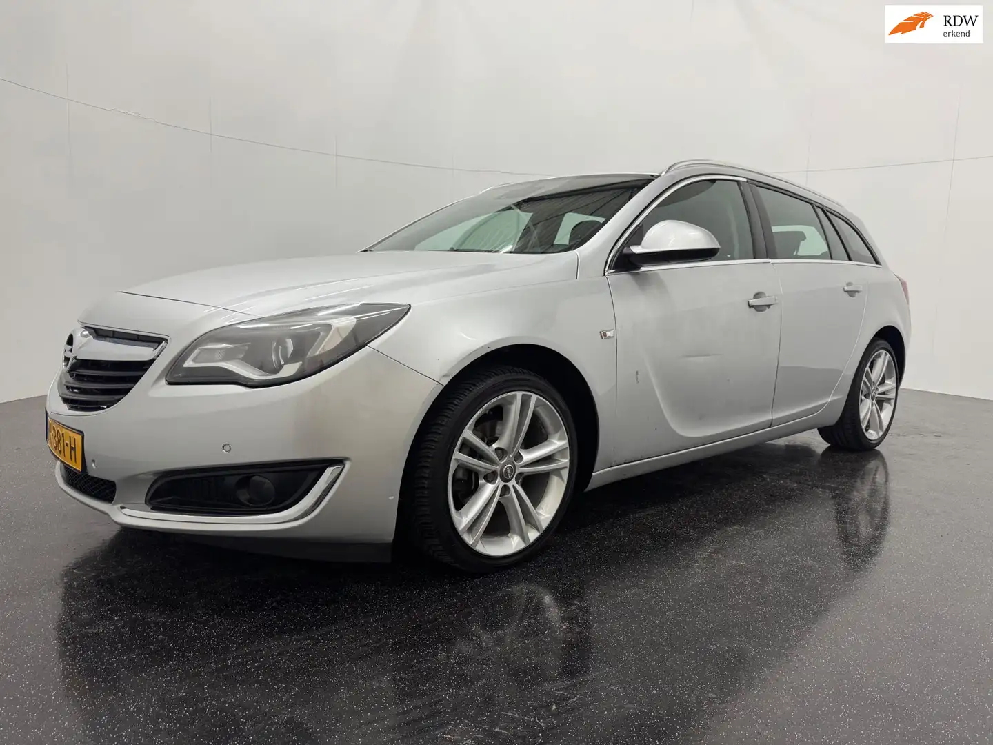 Opel Insignia Sports Tourer 1.6 CDTI EF Cosmo Trekhaak Grijs - 1