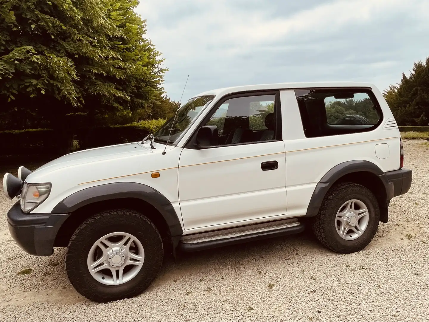 Toyota Land Cruiser KZJ90 Blanc - 1