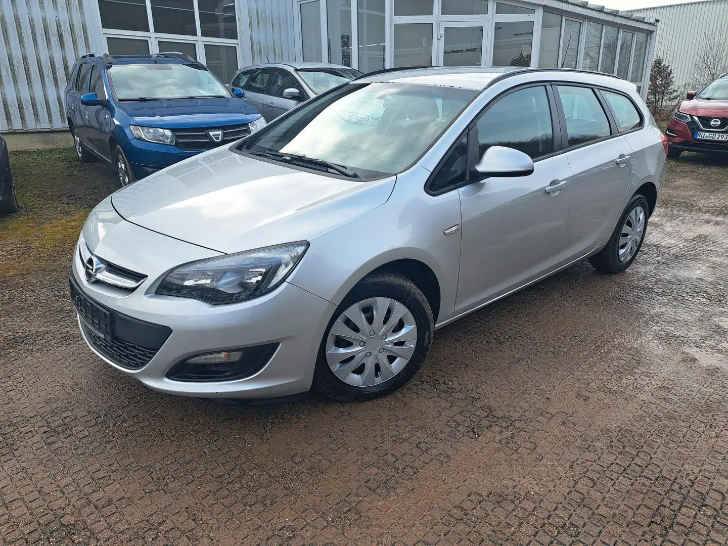 Opel Astra J 1.6 Sports Tourer Selection AHK TÜV NEU Plateado - 2
