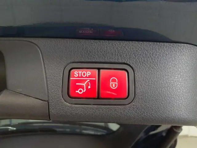 Mercedes-Benz GLB view 12