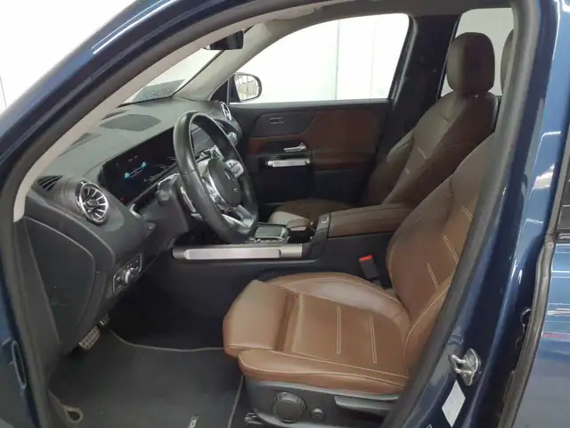 Mercedes-Benz GLB view 3