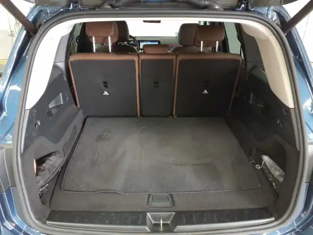Mercedes-Benz GLB view 10