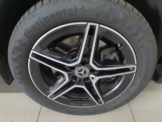 Mercedes-Benz GLB view 15