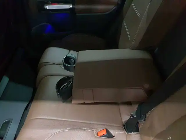 Mercedes-Benz GLB view 9