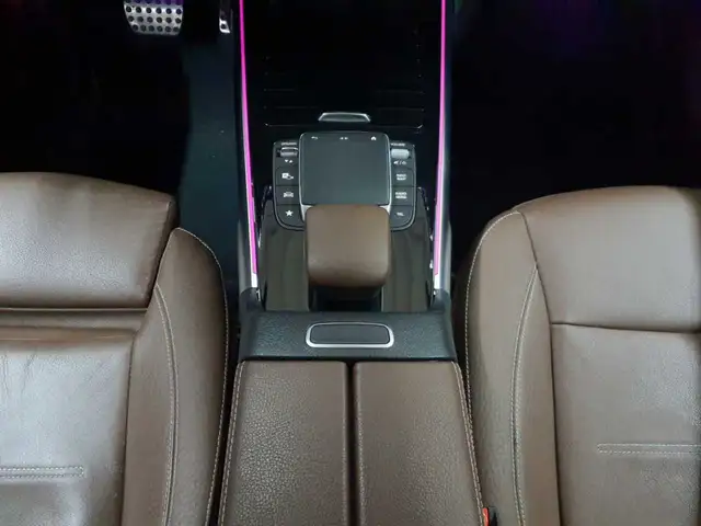 Mercedes-Benz GLB view 7
