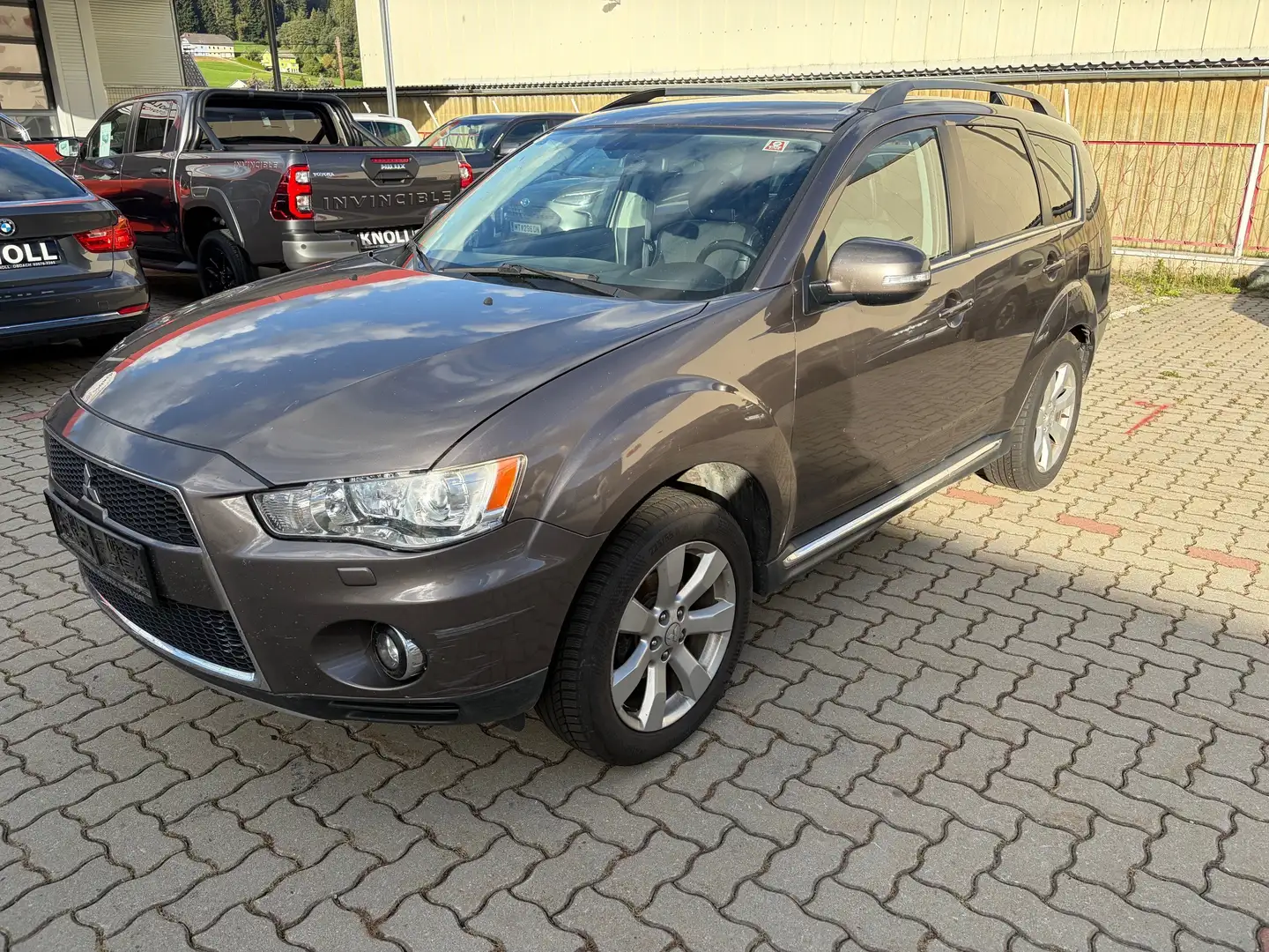 Mitsubishi Outlander Instyle 4WD Export Grau - 2