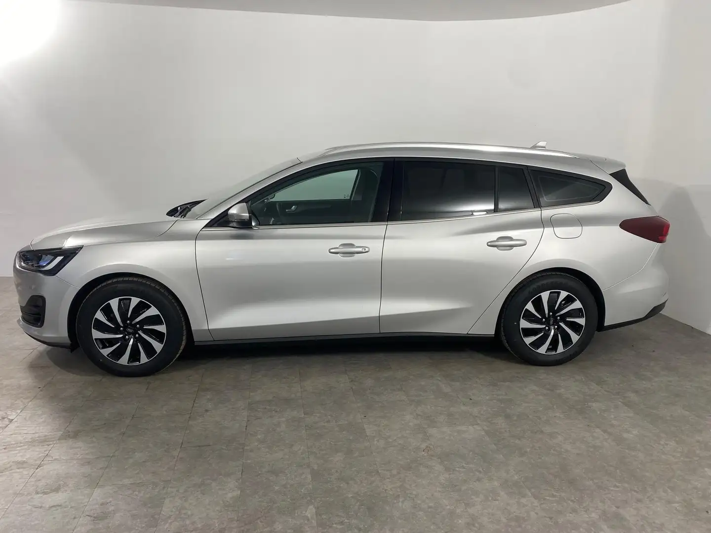 Ford Focus Turnier Titanium 1.0 EcoBoost MHEV Start/Stop L... Silber - 2