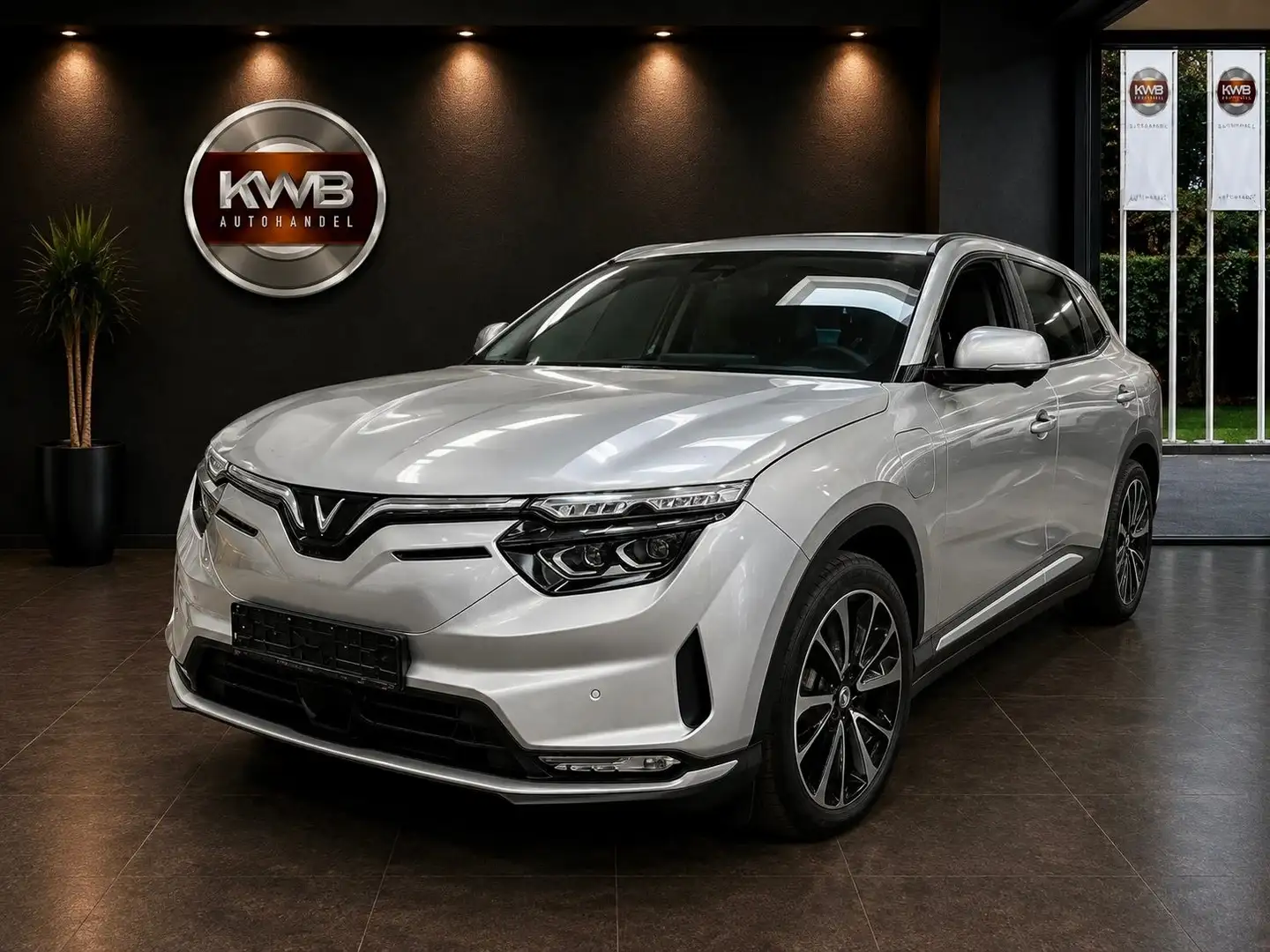 VinFast Sonstige VF8 300 kW AWD Plus Silber - 1