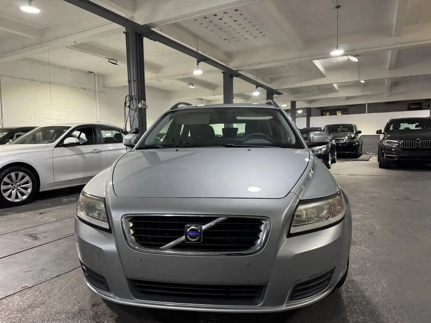 Volvo V50 V50 2.4 D5 Kinetic Geartronic Argent - 2