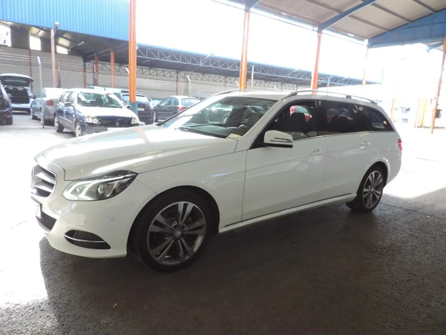 Mercedes-Benz E 220 BT Avantgarde (4.75) Blanco - 2