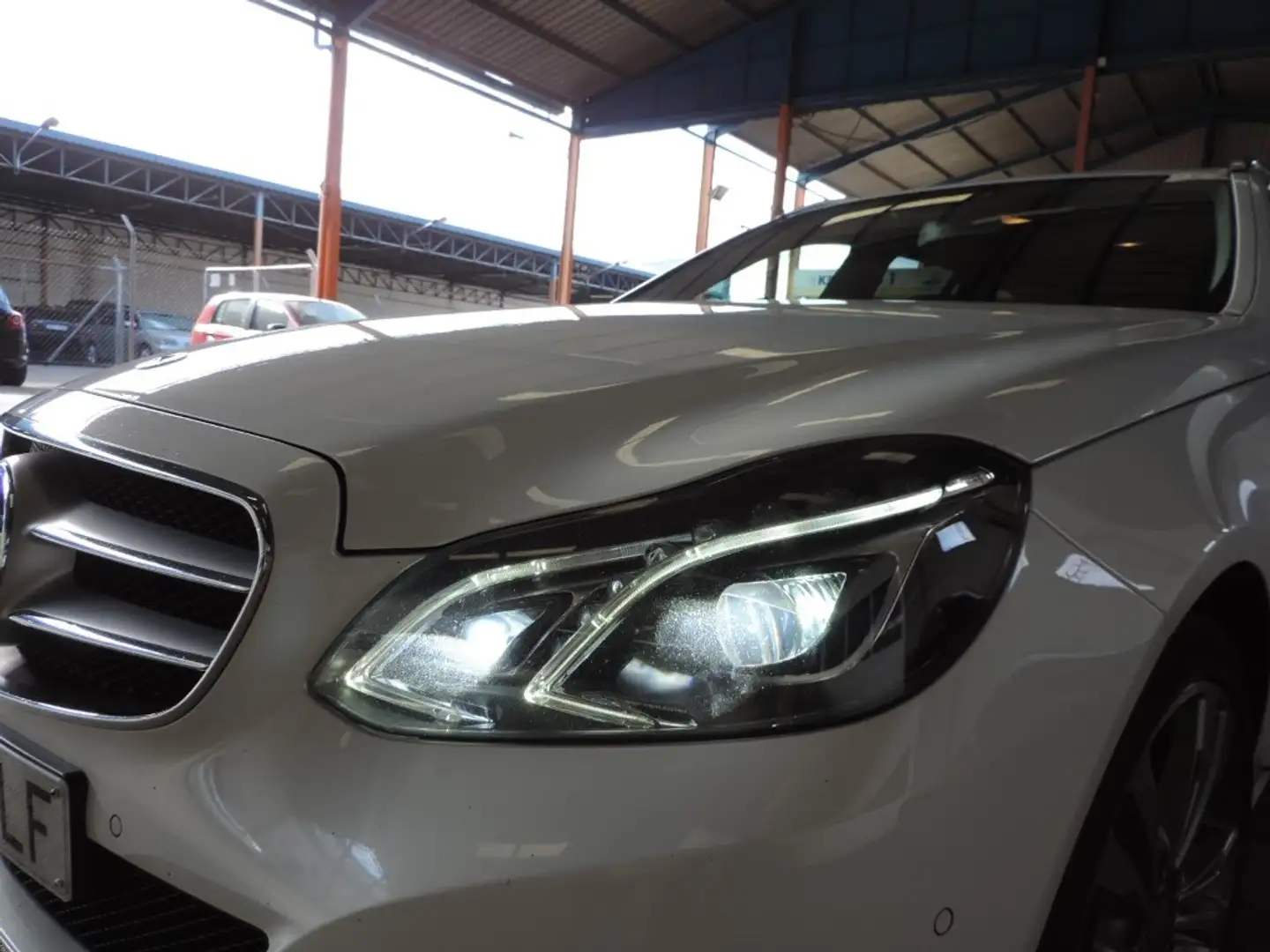 Mercedes-Benz E 220 BT Avantgarde (4.75) Blanco - 1
