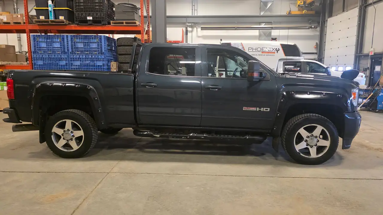 GMC Sierra 2500HD photo GMC Sierra 2500HD