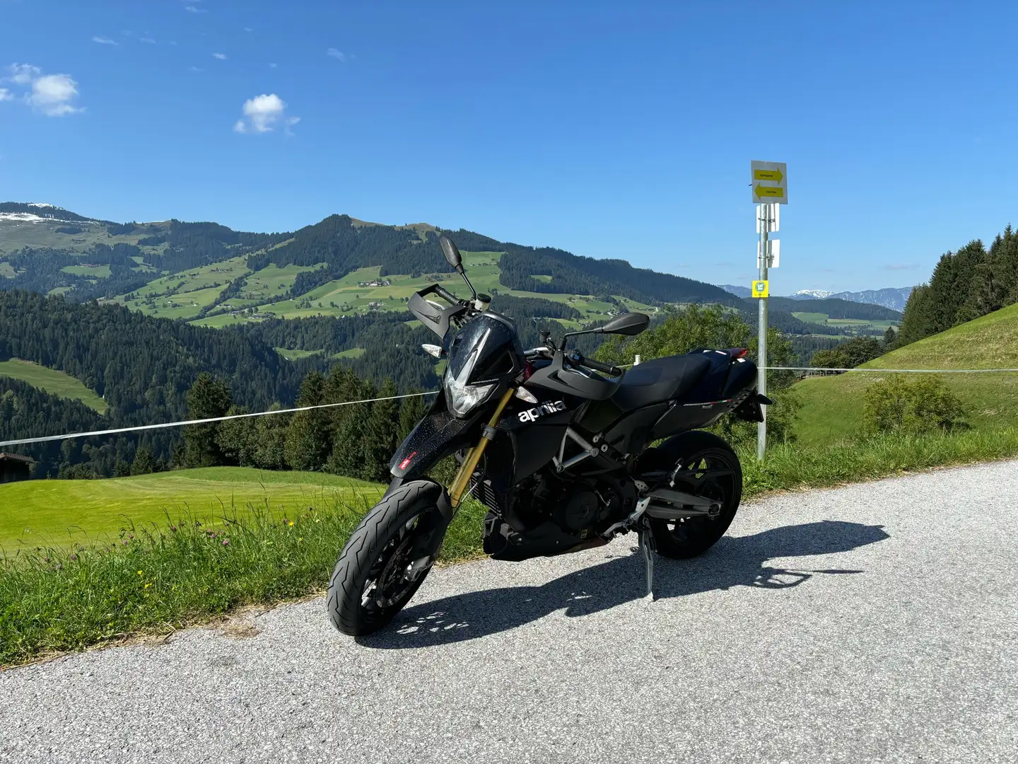 Aprilia Dorsoduro 1200 Negru - 1