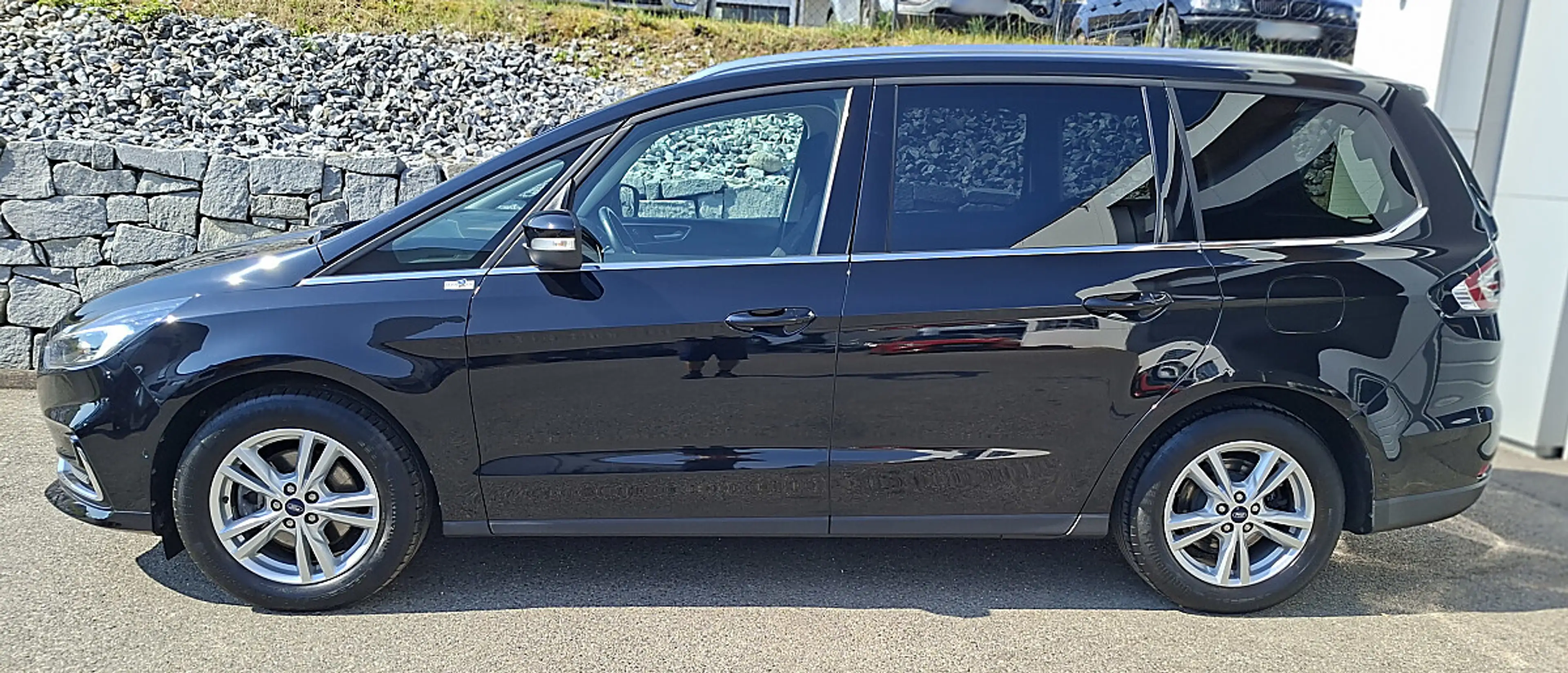 Ford Galaxy 2,5 Duratec Hybrid Titanium Aut. — photo 3
