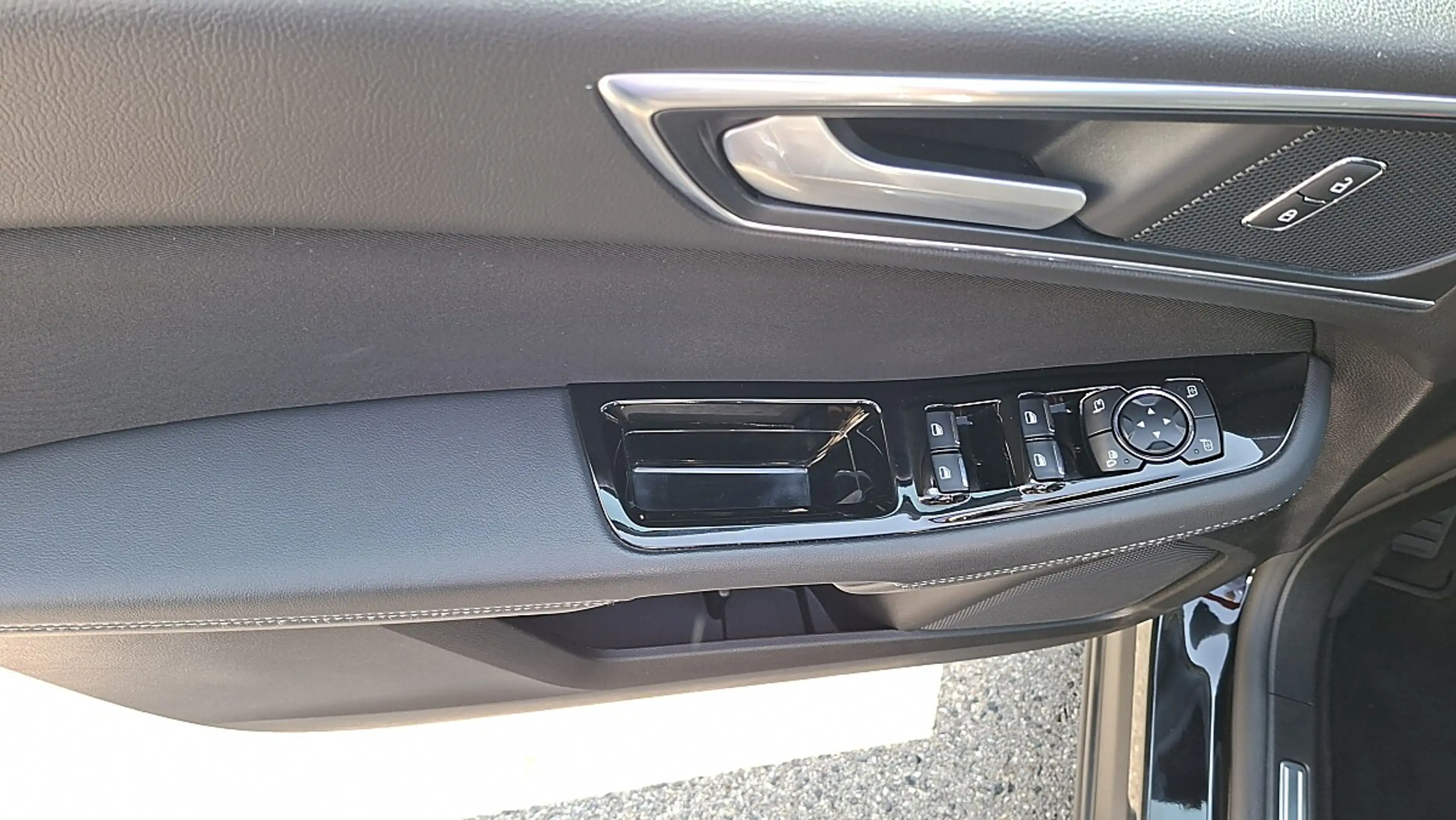 Ford Galaxy 2,5 Duratec Hybrid Titanium Aut. — photo 13