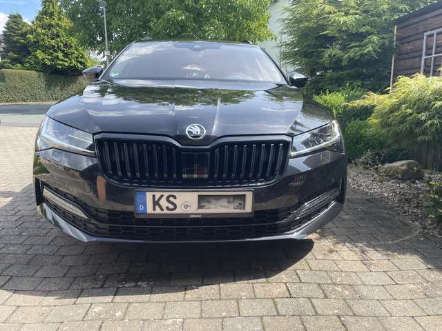 Imagine Skoda Superb Superb Combi 2.0 TDI 4x4 DSG Sportline