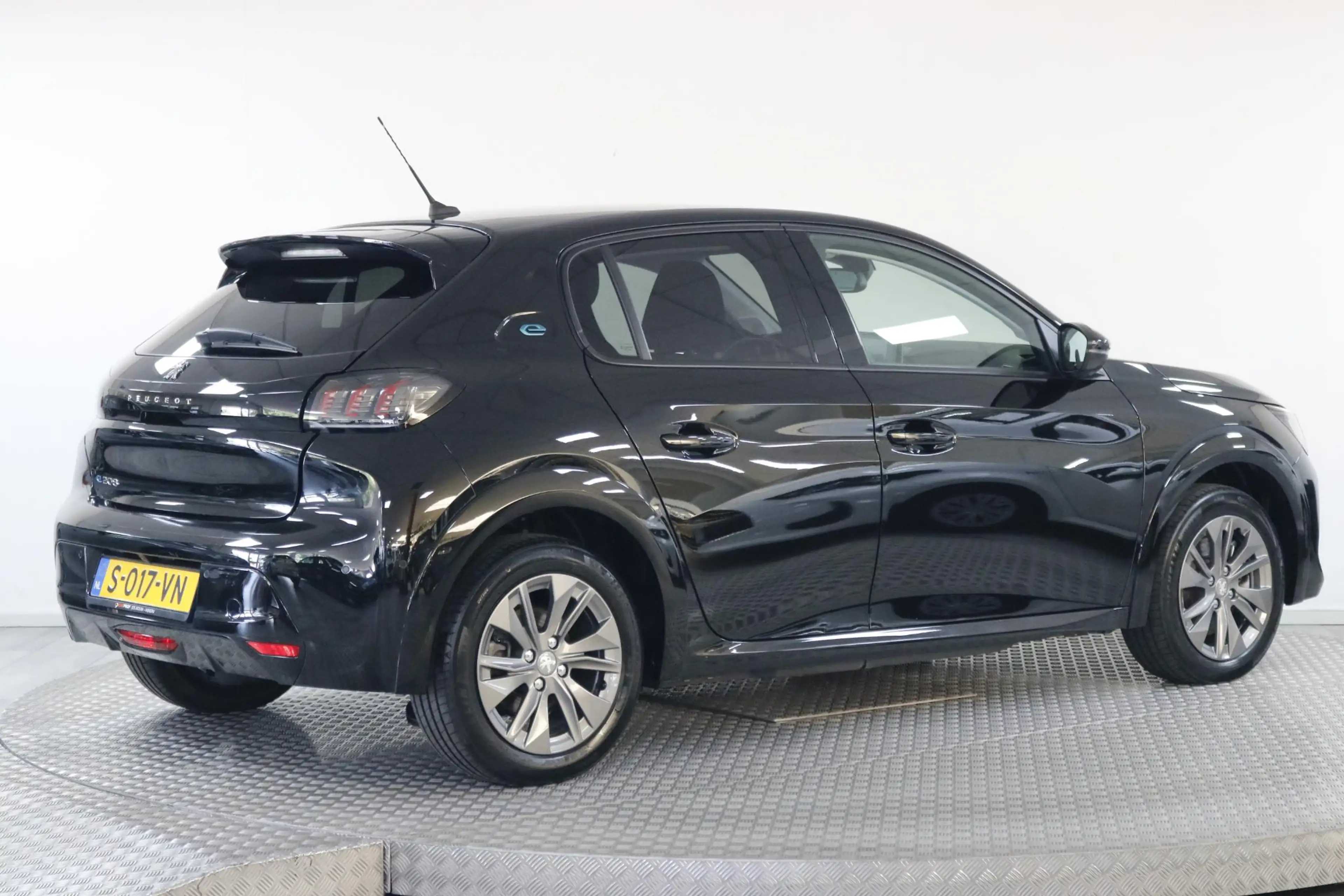 Peugeot e-208 EV Allure Pack 50 kWh SOH 95.6% | Clima | Carplay — photo 25