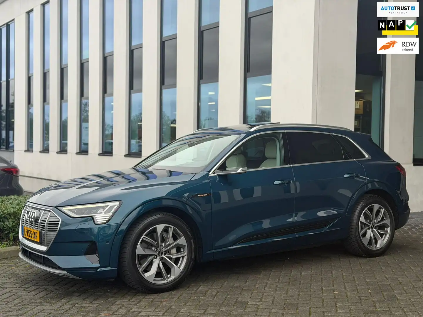 Audi e-tron 55 quattro 409 pk Sport edition Plus 95 kWh, panor Blau - 1