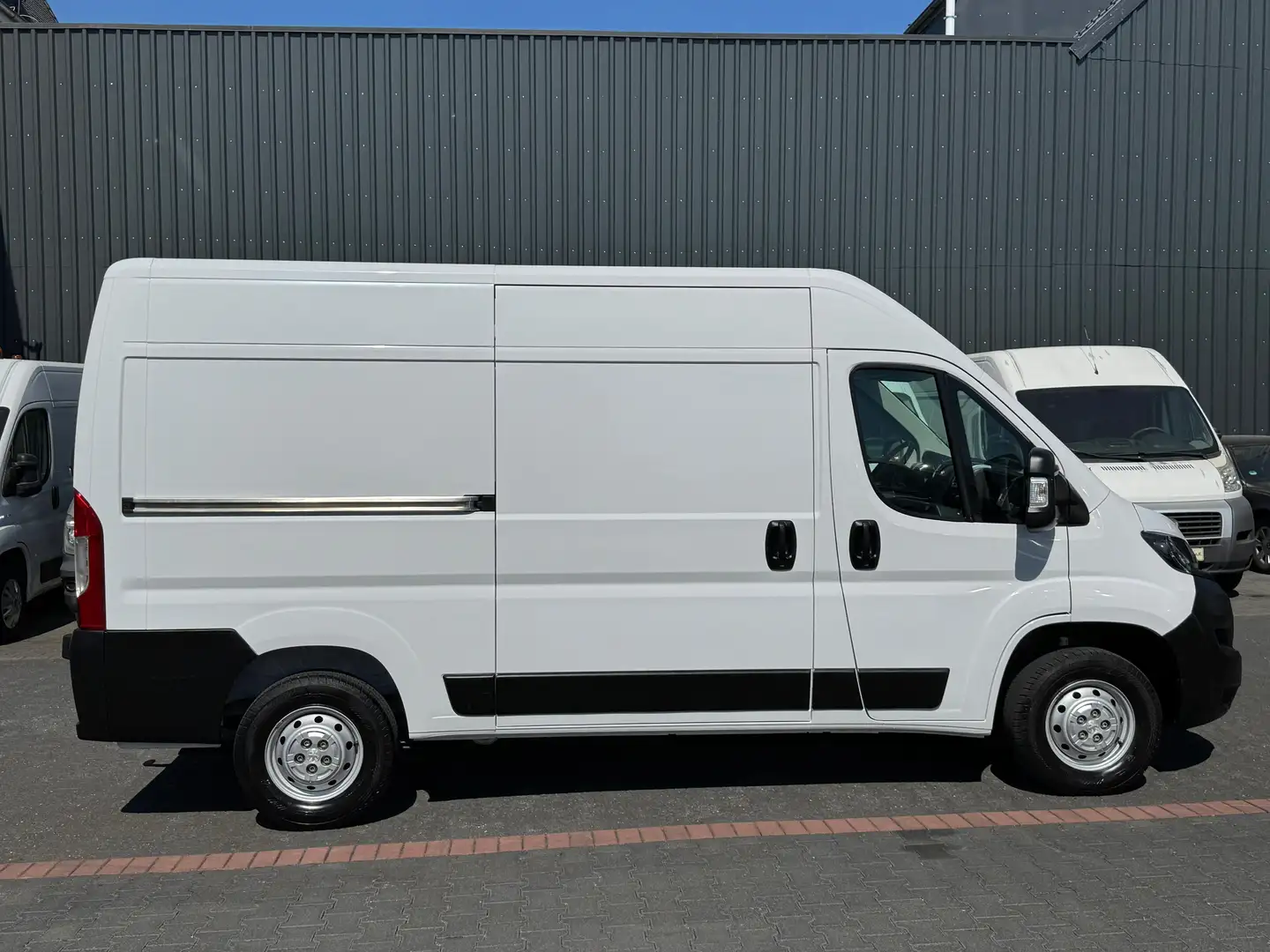Peugeot Boxer 33 L2H2 140 *Klima*Kamera*Holz*Tempom.*AHK Weiß - 2