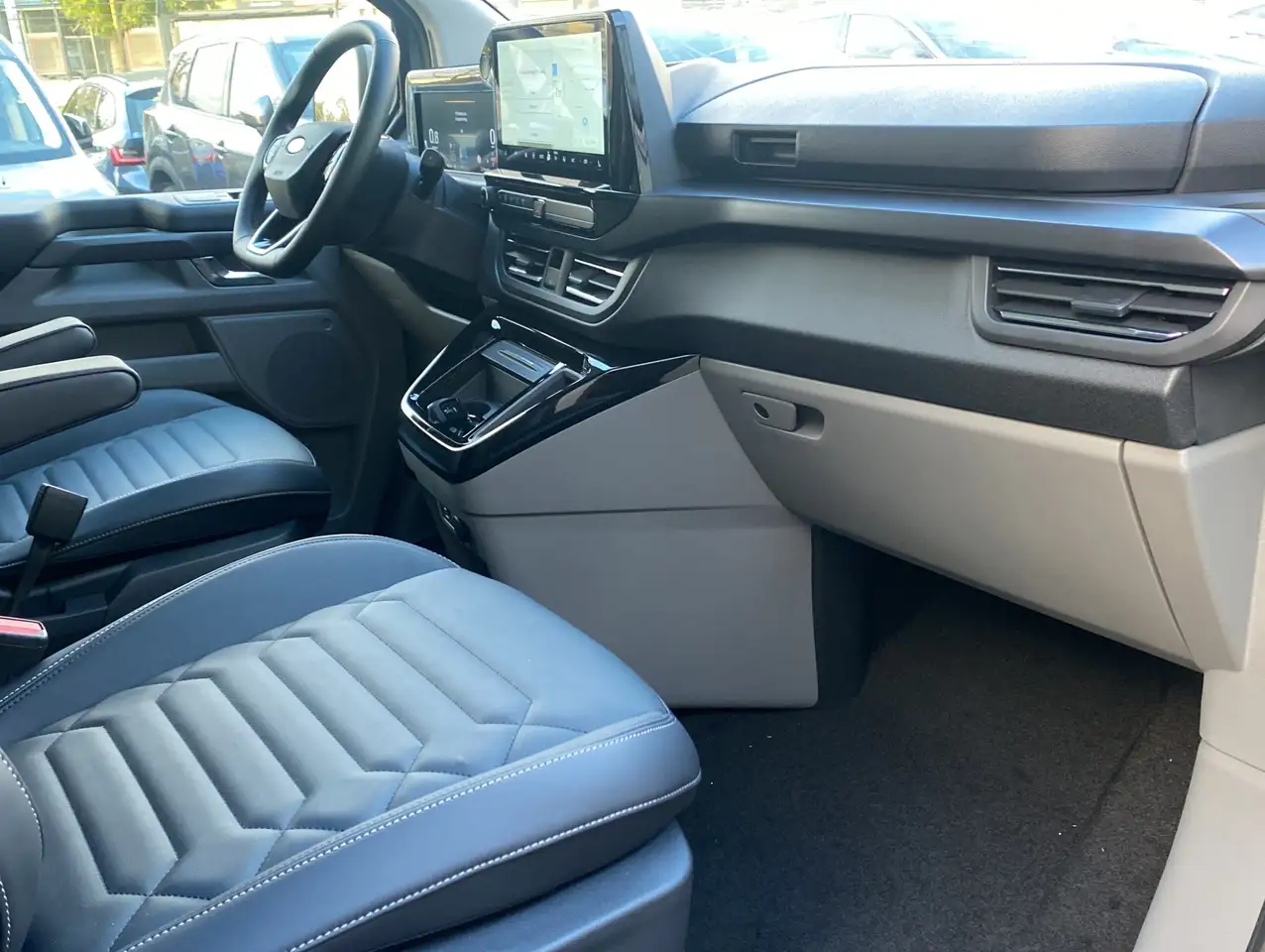 Ford Tourneo Custom 320 L2 Titanium X AWD*Pano*AHK 16