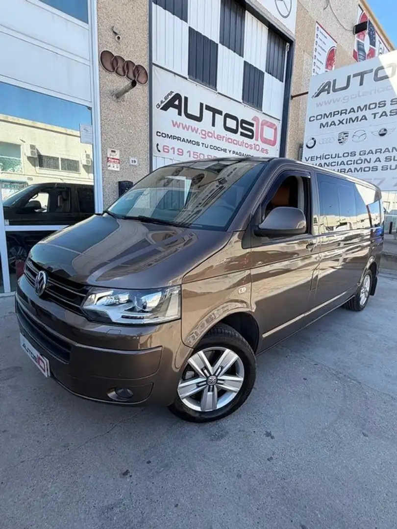 Volkswagen Transporter 8 PLAZAS Marrón - 1