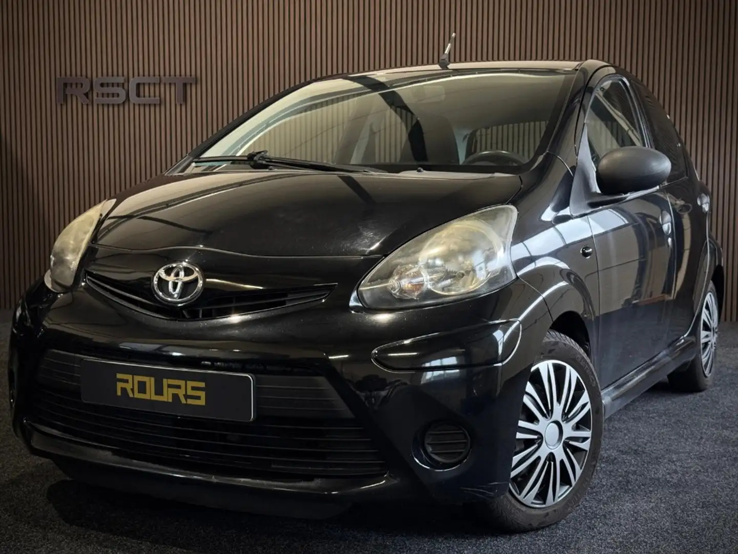 Toyota Aygo 1.0 VVT-i Now|AIRCO|CARPLAY Zwart - 1