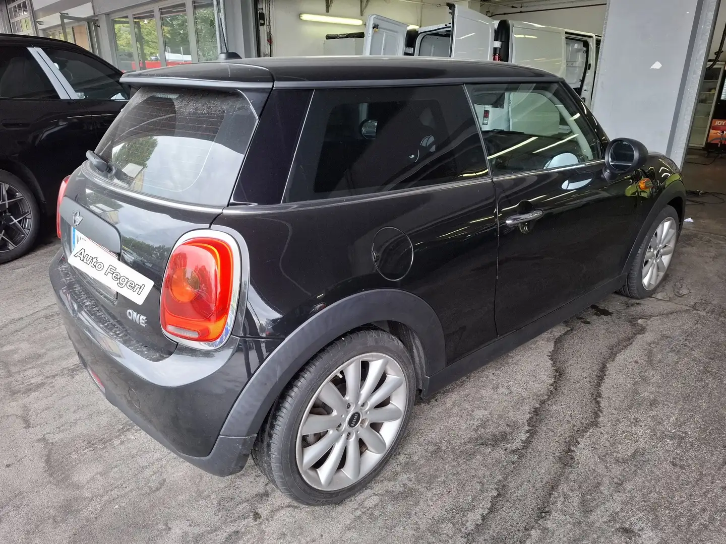 MINI One Hatch First F56, Pickerl 2/2026, Nichtraucherfzg! Schwarz - 2