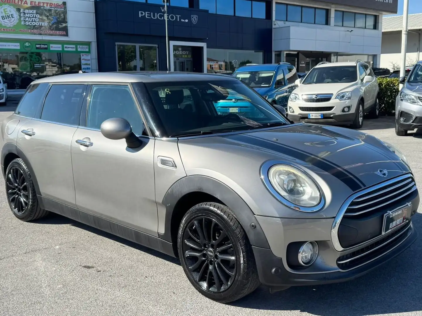 MINI One D Clubman Mini IV F54 2016 Clubman 1.5 Hype auto Beige - 1