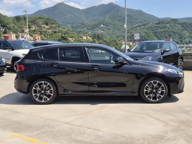 BMW 1 Series view 5