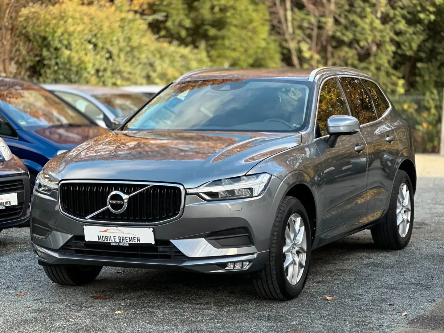 Volvo XC60 D5 Momentum AWD AHK*PILOT*LEDER*BLIS Grau - 1