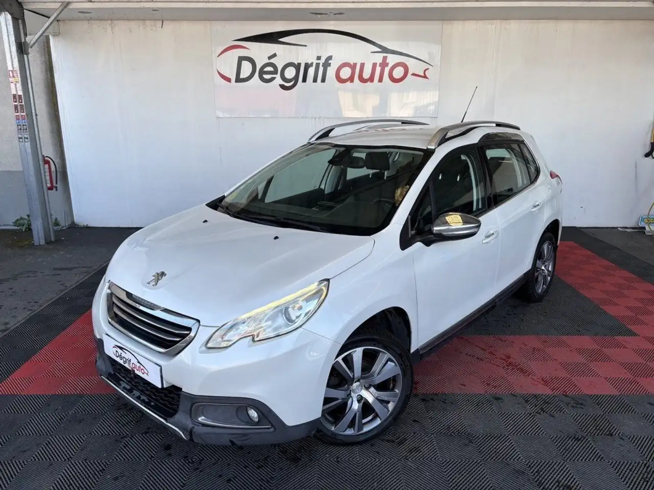 Peugeot 2008 1.6 BlueHDi 100ch SetS BVM5 Allure