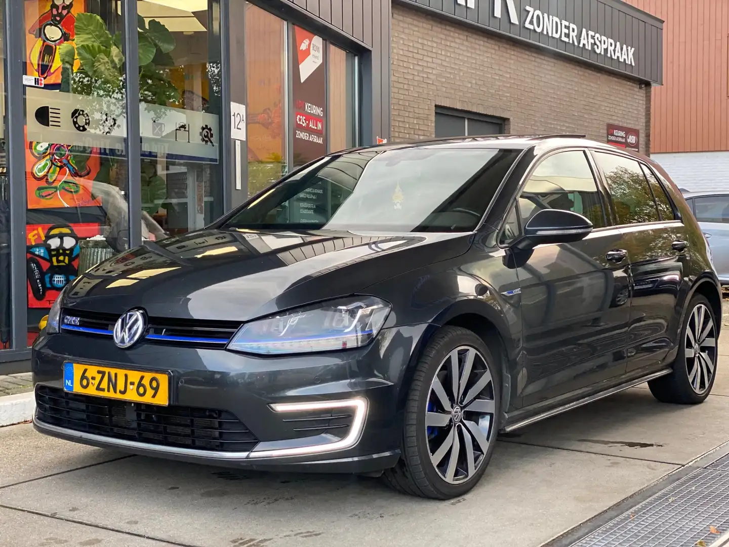 Volkswagen Golf GTE 1.4 TSI | Pano | Leder | Keyless | ACC | Trekhaak Grau - 2
