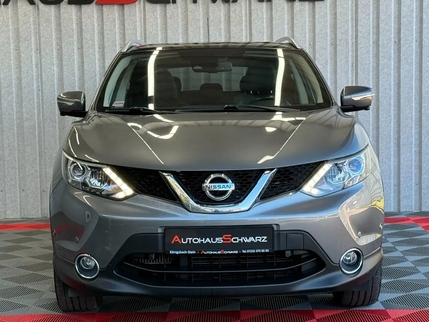 Nissan Qashqai Tekna 4x4 Pano AHK Leder LED Navi 360 Grau - 2