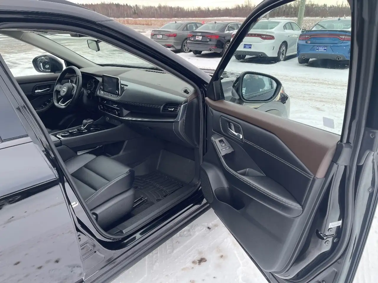 Nissan Rogue снимка Nissan Rogue