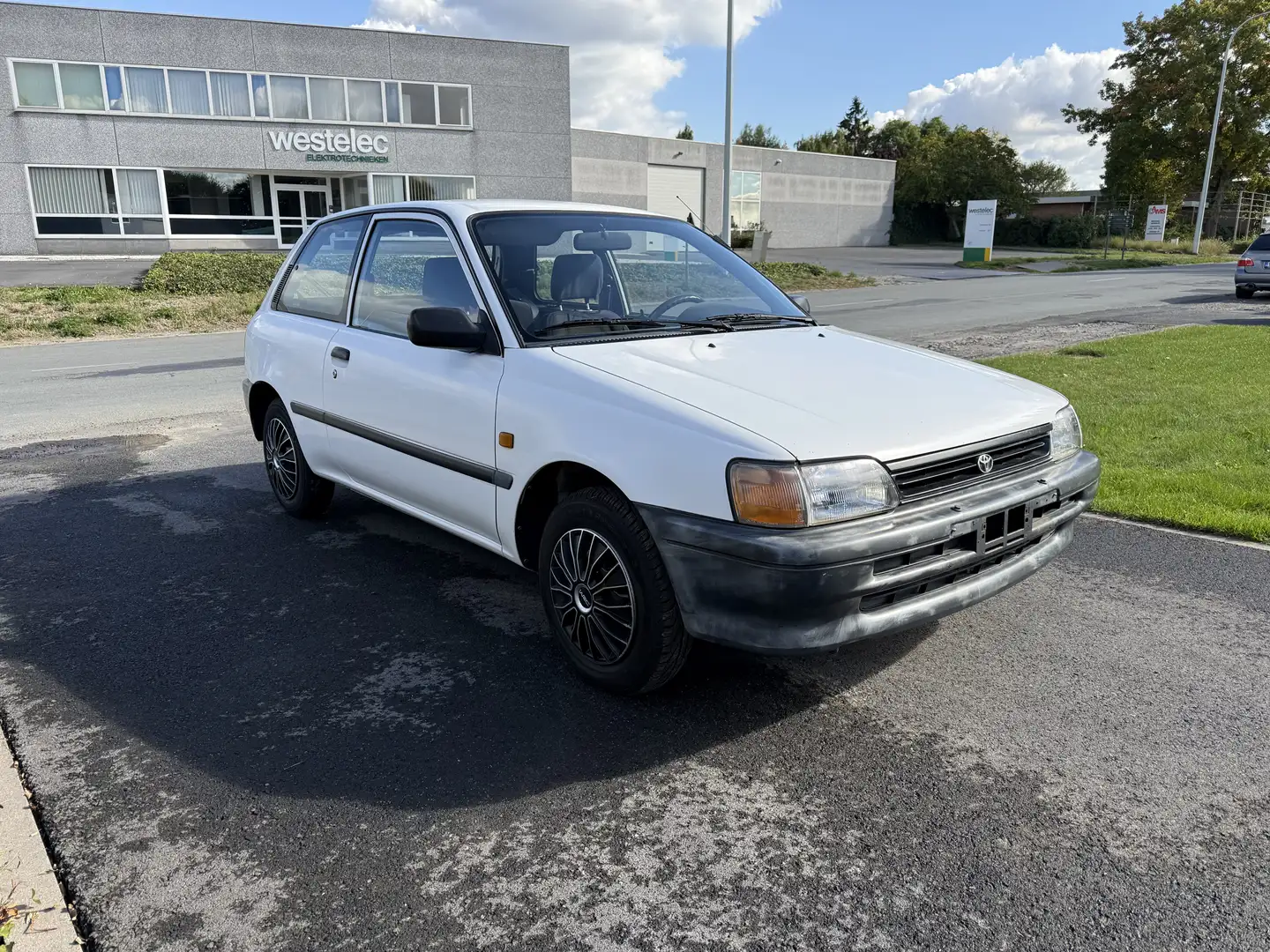 Toyota Starlet 1.0 e - 2