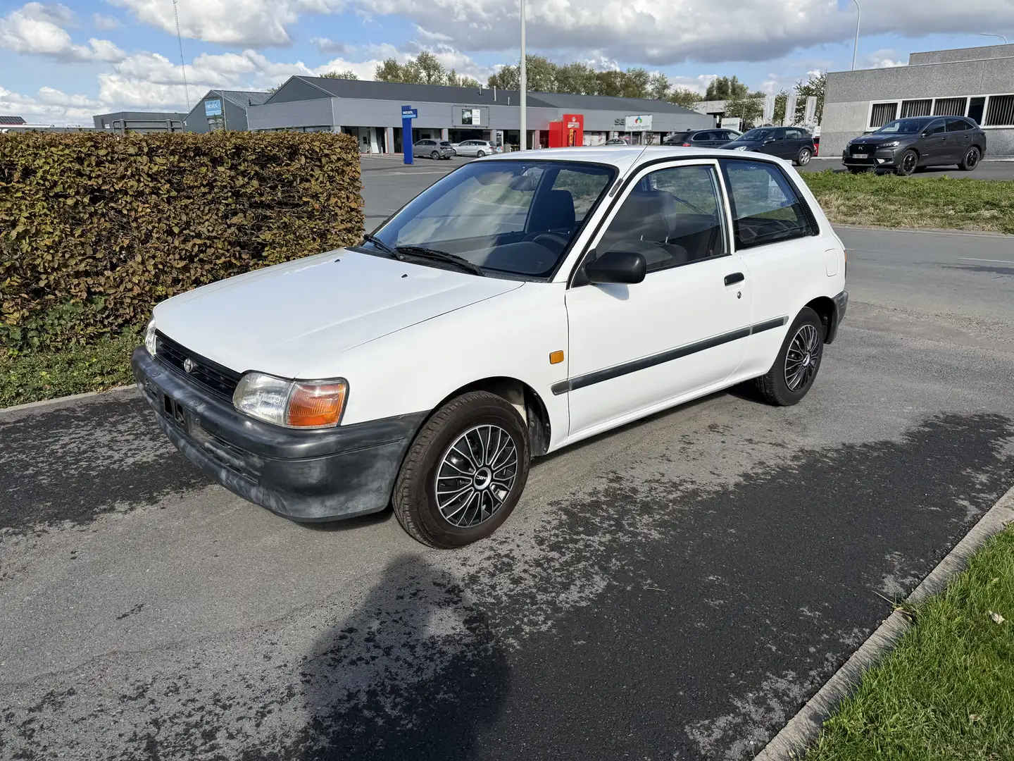 Toyota Starlet 1.0 e - 1