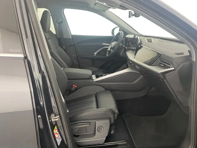 Audi Q5 view 10