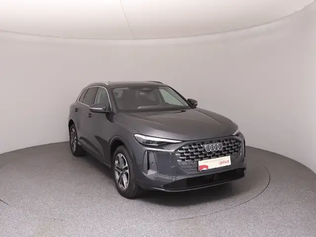 Audi Q5 view 2