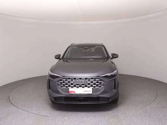 Audi Q5 view 3