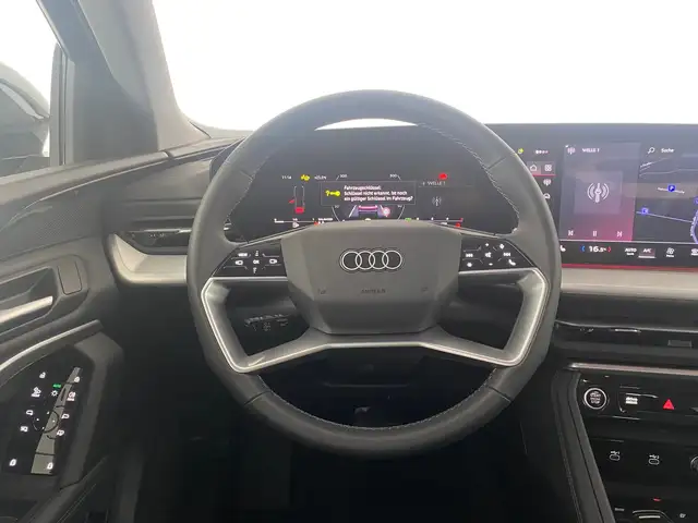 Audi Q5 view 12