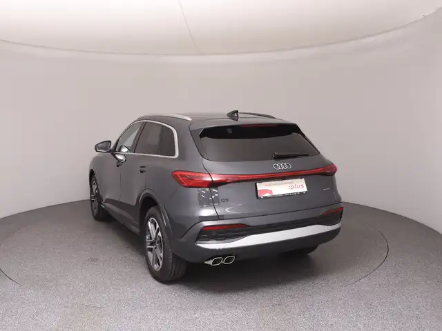 Audi Q5 view 5