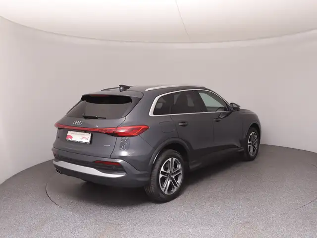 Audi Q5 view 4