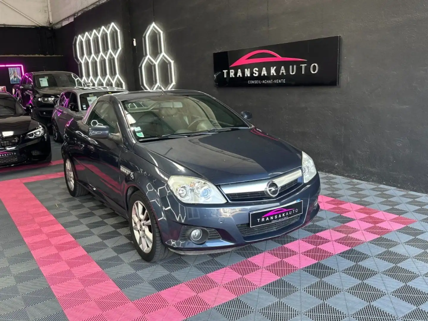 Opel Tigra TWINTOP cab 1.4 - 90 ch Twinport Enjoy ~ Vitre électrique ~ Jantes noires 16 ~ Bleu - 2