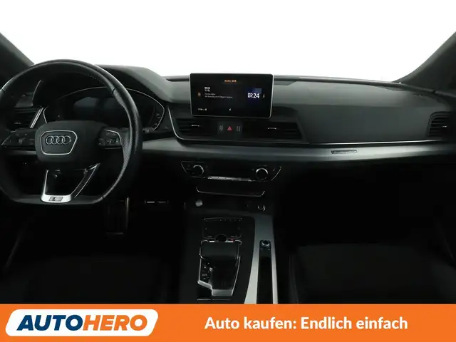 Audi Q5 view 12