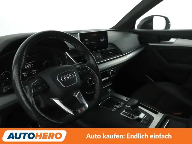 Audi Q5 view 11