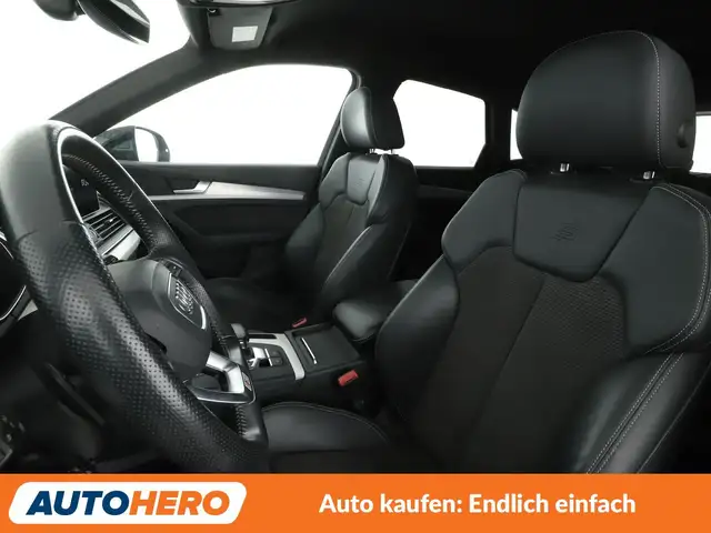 Audi Q5 view 10