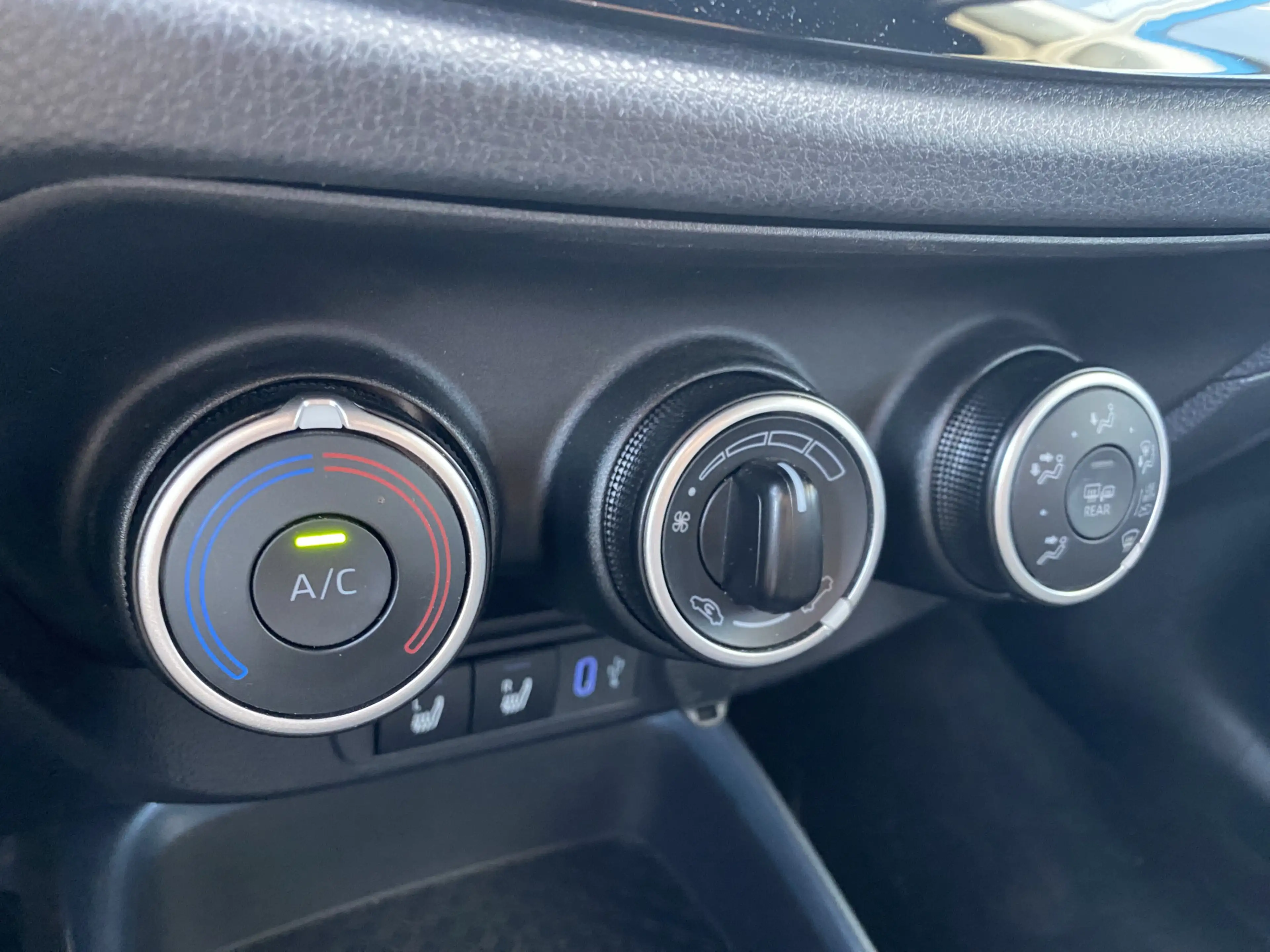Toyota Aygo X 1.0 VVT-i MT Team D Bi Tone Apple Carplay Android — photo 16