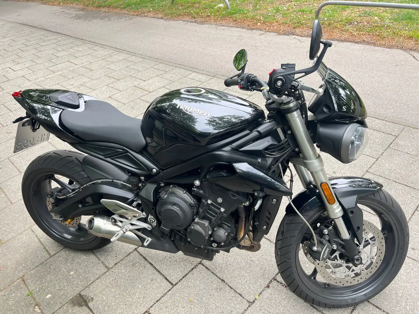 Triumph Street Triple S Genial röhrender Dreizylinderklang bis 241 km/h Schwarz - 1