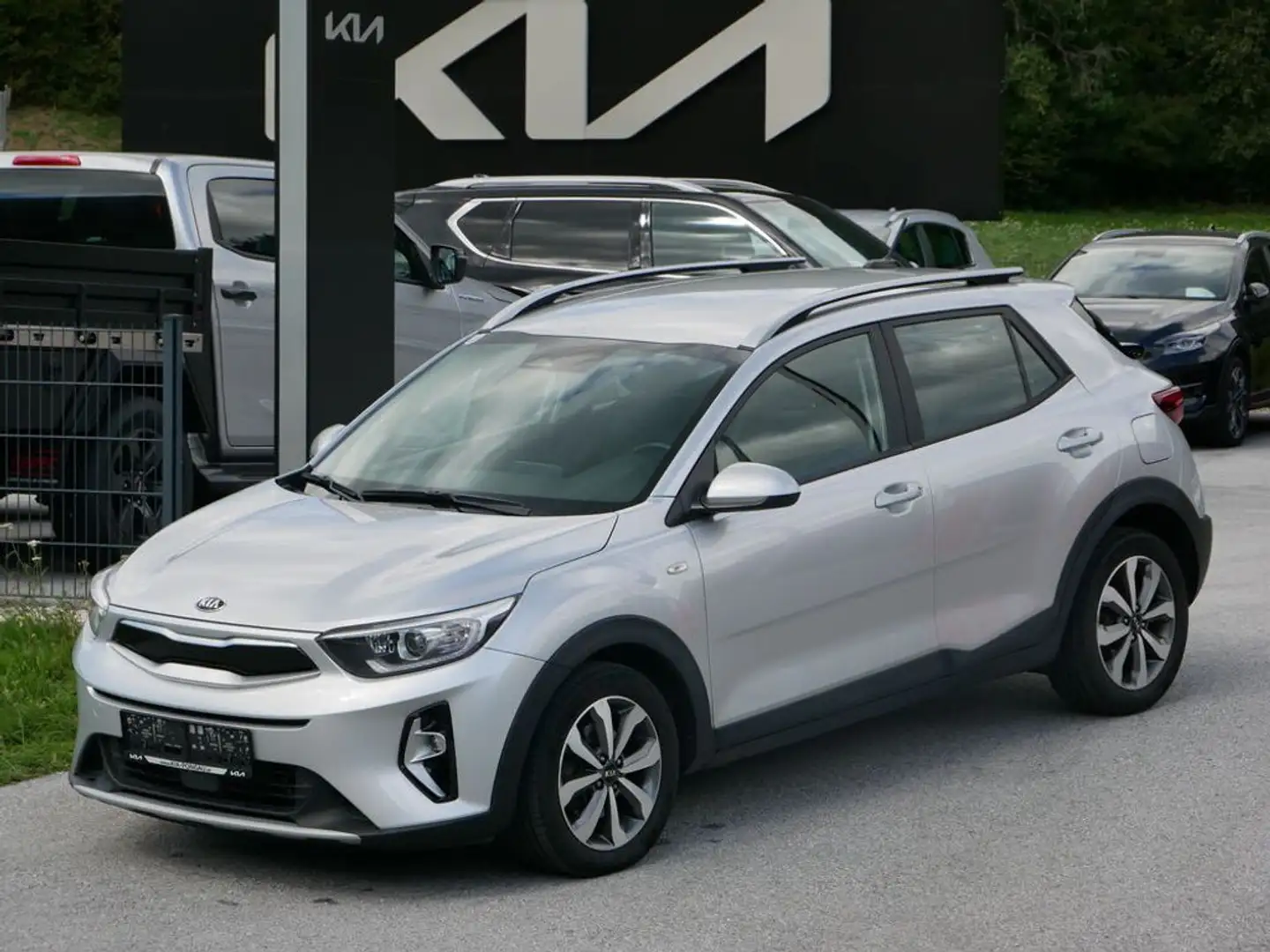 Kia Stonic 1,0 TGDI GPF ISG Silber Silber - 1