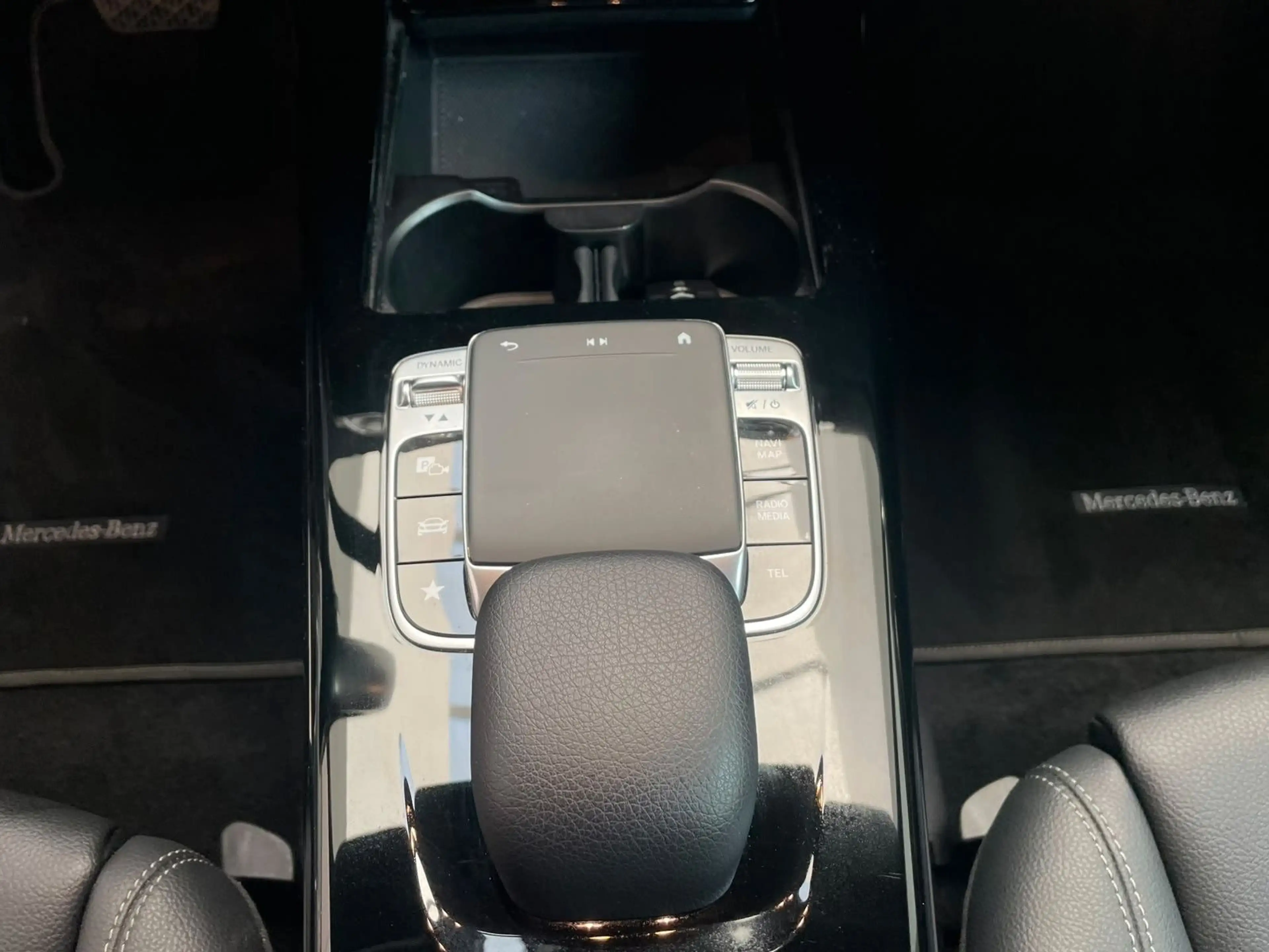 Mercedes-Benz A 180 Progressive MBUX LED Kamera PDC — photo 13